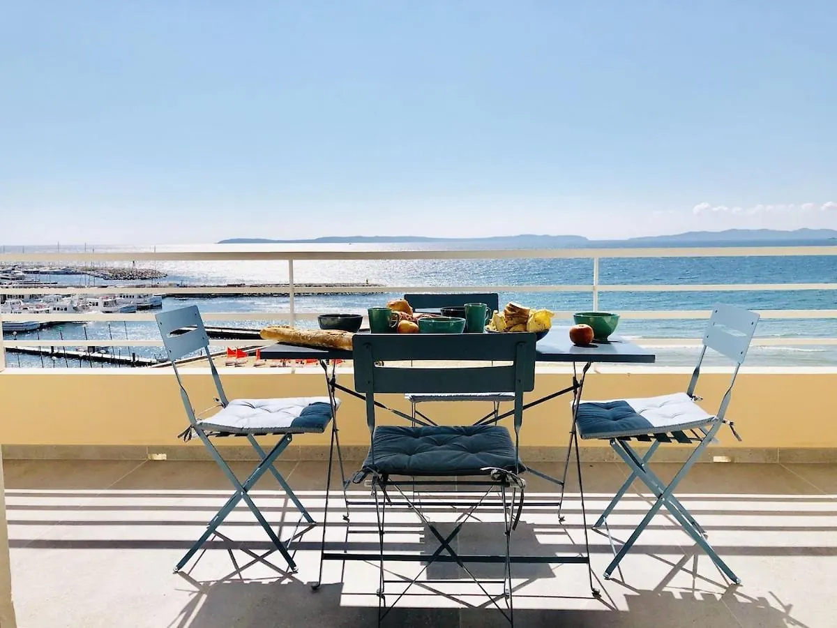 T3 Front De Mer Dernier Etage Vue Mer Petit Havre De Paix Pour Vos Vacances Emplacement Unique Vue Mer Panoramique A 180 Degres Pour Ce T3 En Face De La Plage Front De Mer Vue Sur Les Iles 5 Et Dernier Etage Avec Ascenseur 르 라방두 프랑스