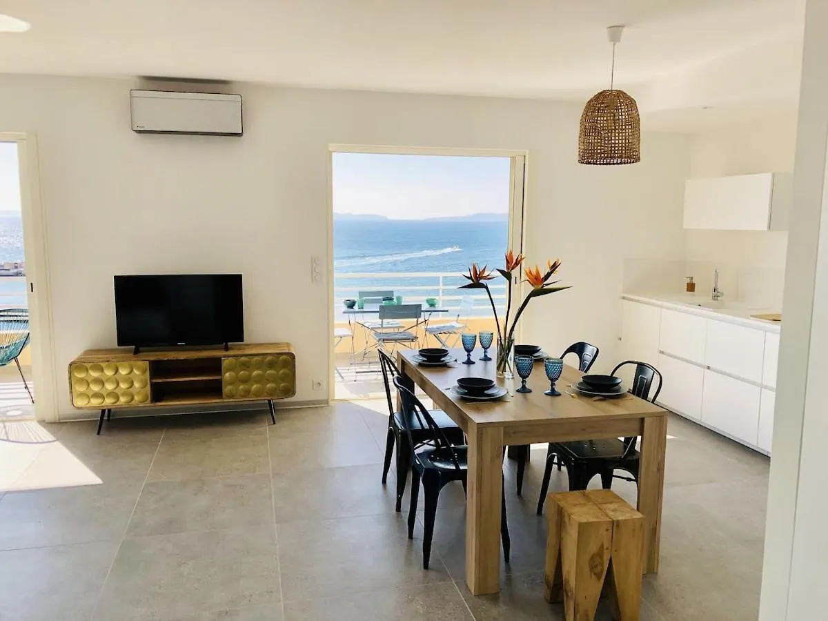 T3 Front De Mer Dernier Etage Vue Mer Petit Havre De Paix Pour Vos Vacances Emplacement Unique Vue Mer Panoramique A 180 Degres Pour Ce T3 En Face De La Plage Front De Mer Vue Sur Les Iles 5 Et Dernier Etage Avec Ascenseur 르 라방두 아파트